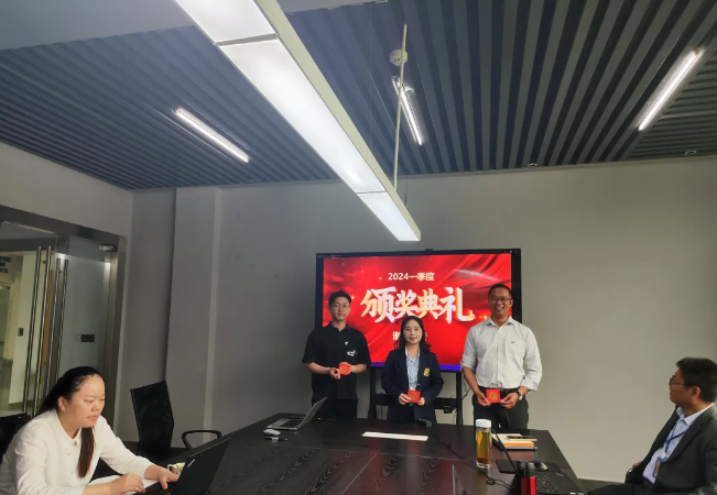 南宫娱乐风管销售中心员工一季度颁奖